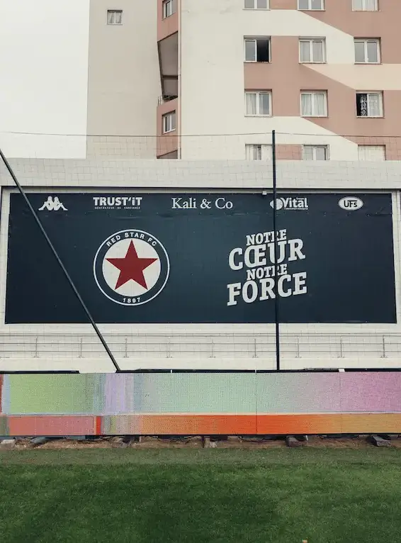 Bache pour Le Red Star, réalisée par Atelier Gambetta