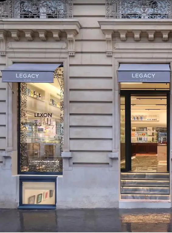 Store et lambrequin pour Legacy, réalisés par Atelier Gambetta