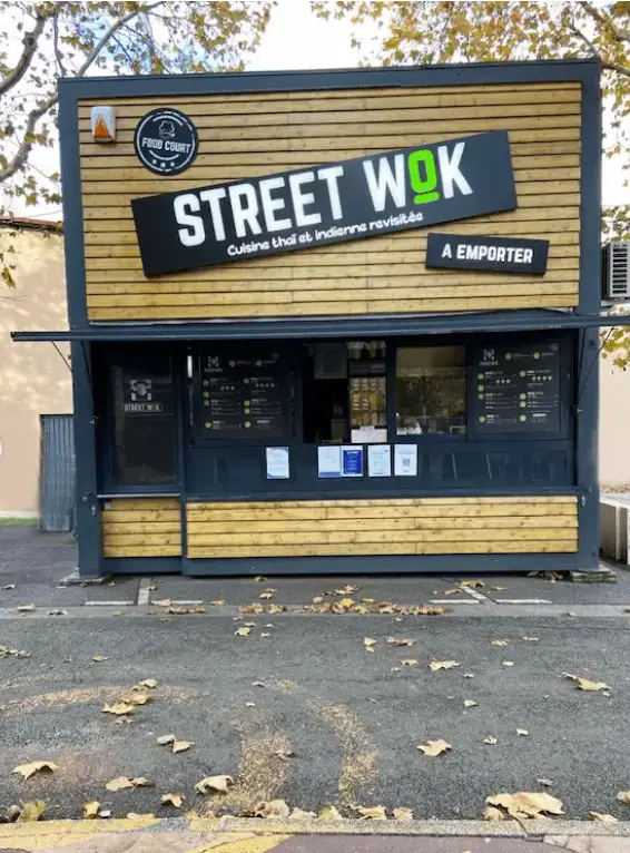 Caisson lumineux pour Street Wok, réalisé par Atelier Gambetta