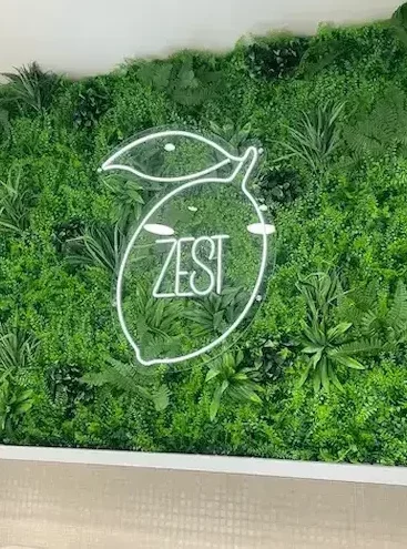 Mur végétal pour Zest, réalisé par Atelier Gambetta