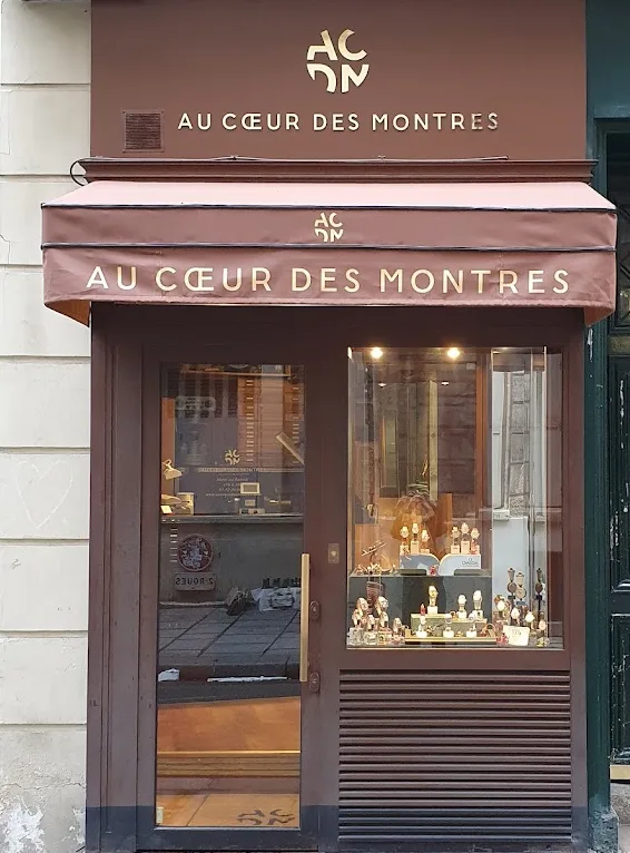 Store corbeille pour Au cour des montres, réalisé par Atelier Gambetta