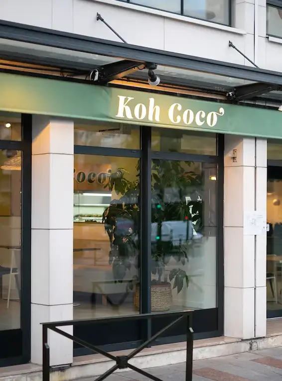 Lambrequin lumineux pour Koh Coco, réalisé par Atelier Gambetta