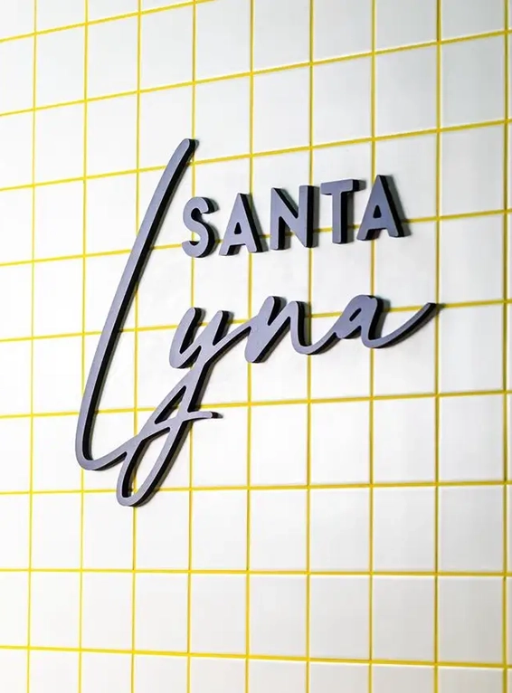 signalétique lettres découpées en relief PVC santa lyna