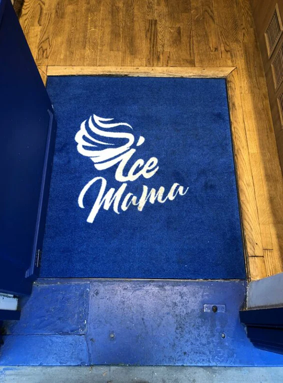 Tapis personnalisé pour Ice Mama, réalisé par Atelier Gambetta